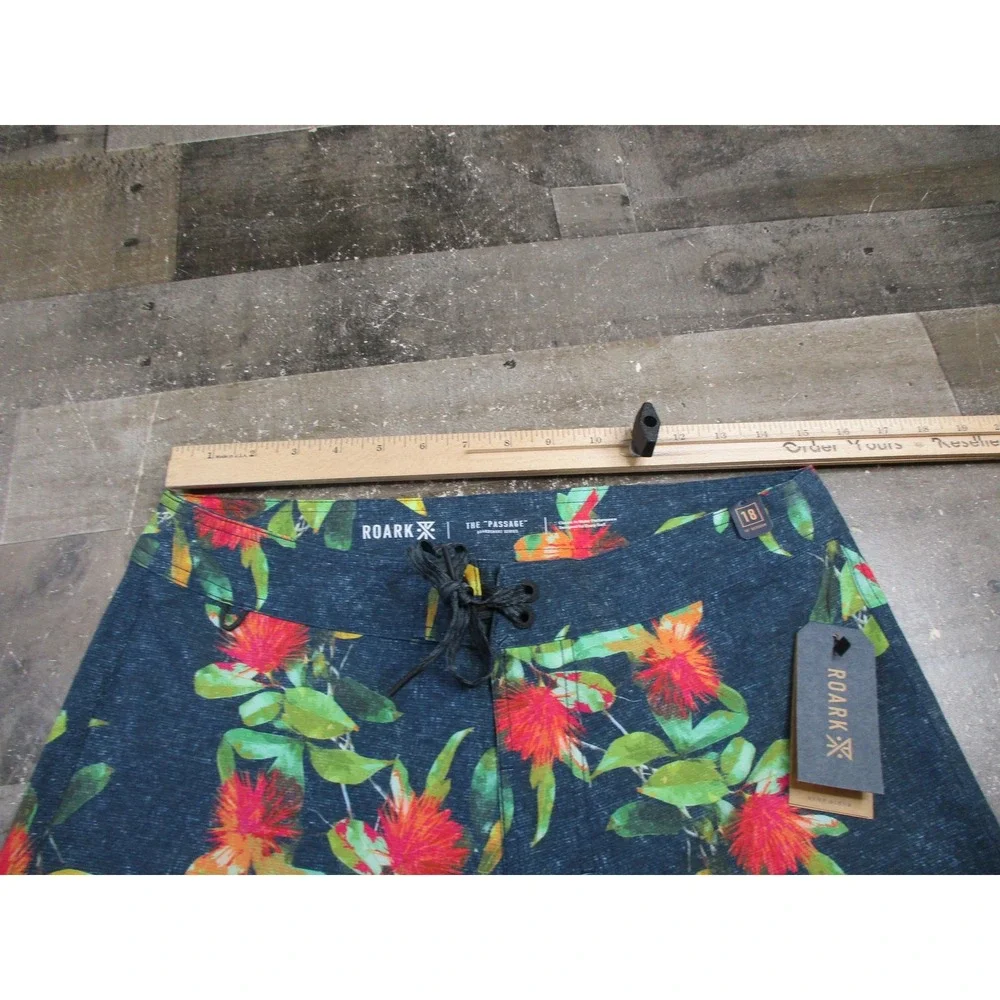 Roark Shorts Mens 30 Navy Passage 18 La Selva Boardshorts Floral Tropical RB402